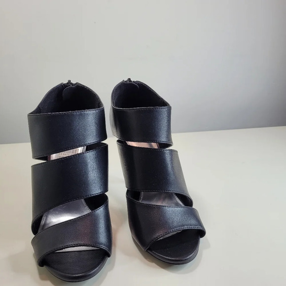 Fiona Cutout Peep Toe Black Heeled Bootie Size Women's 8W NEW with tag - Picture 3 of 9